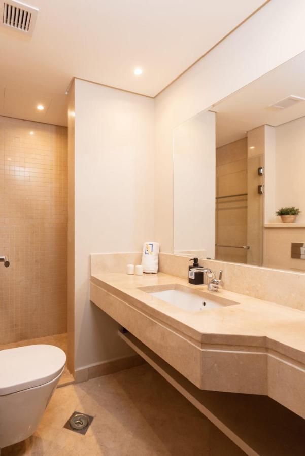 Luxe 3bdr W Private Rooftop Jacuzzi & Access Apartment *